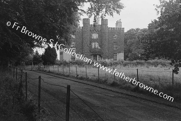 MANRESA HOUSE (BAYMOUNT) HOUSE FROM AVENUE